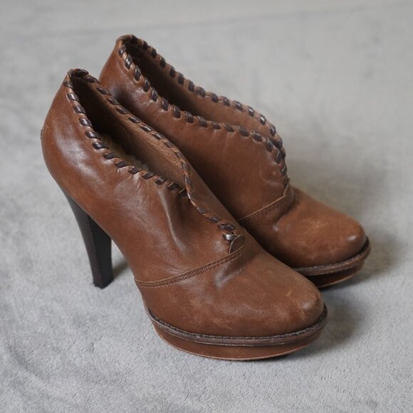 UGG Jamison Ankle Heeled Bootie Brown Distressed Leather Shearling Lined Size 8 - Picture 1 of 12